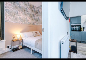 Entire Cozy Apt, Prime Location & Free Parking